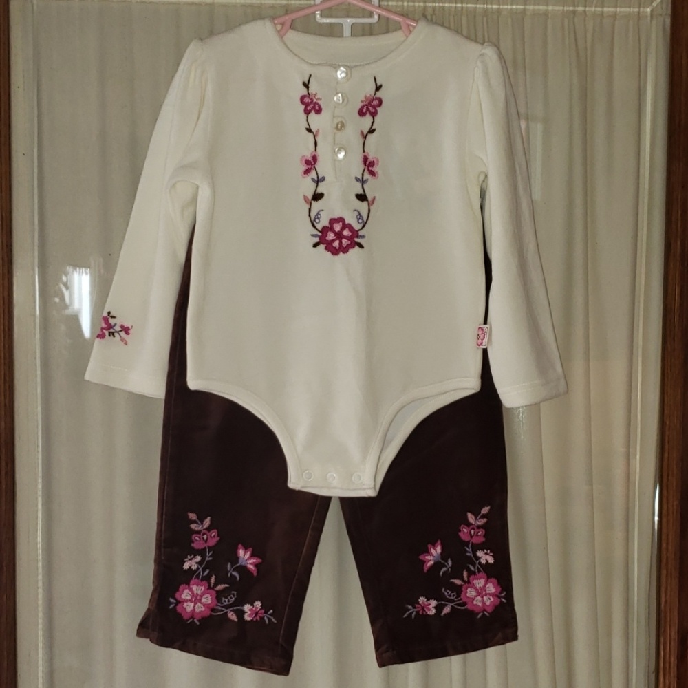Adorable New 2pc 24M outfit by Koala Kids